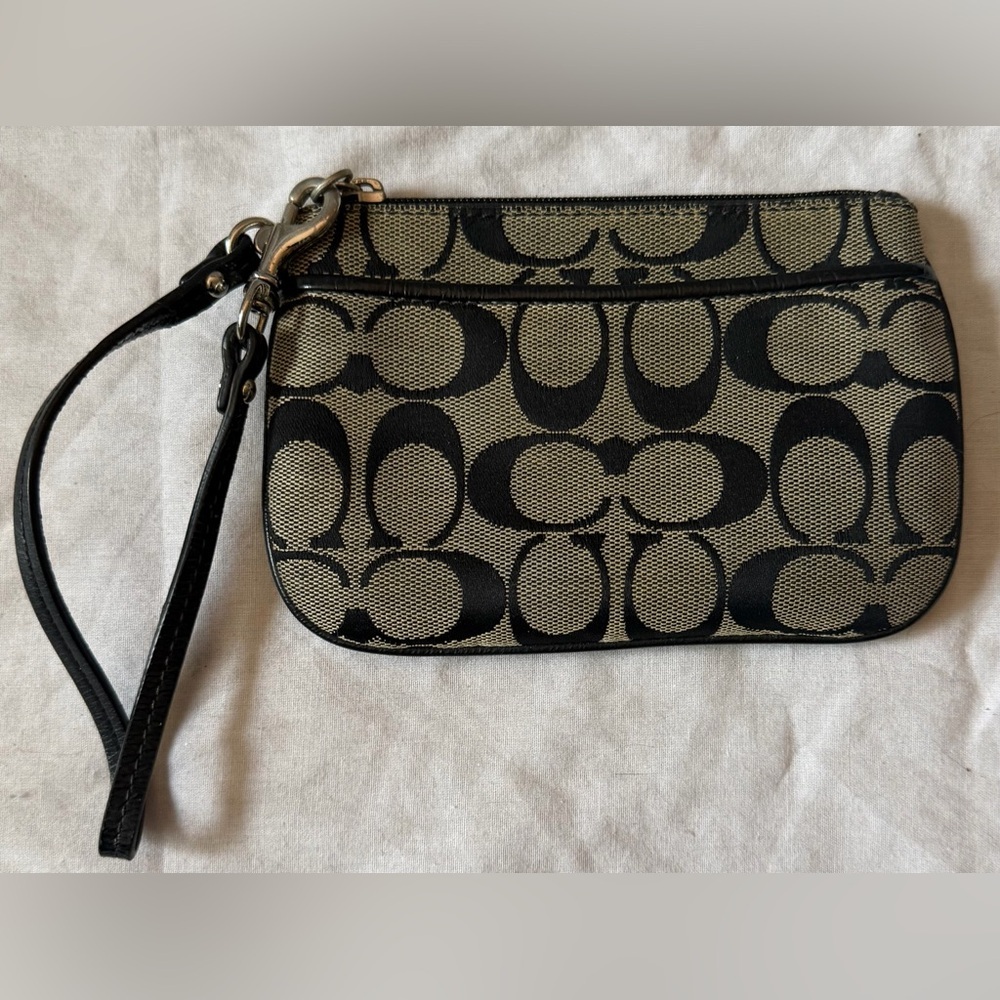 Vintage Coach Signature Print Black And Grey Jacquard Wristlet